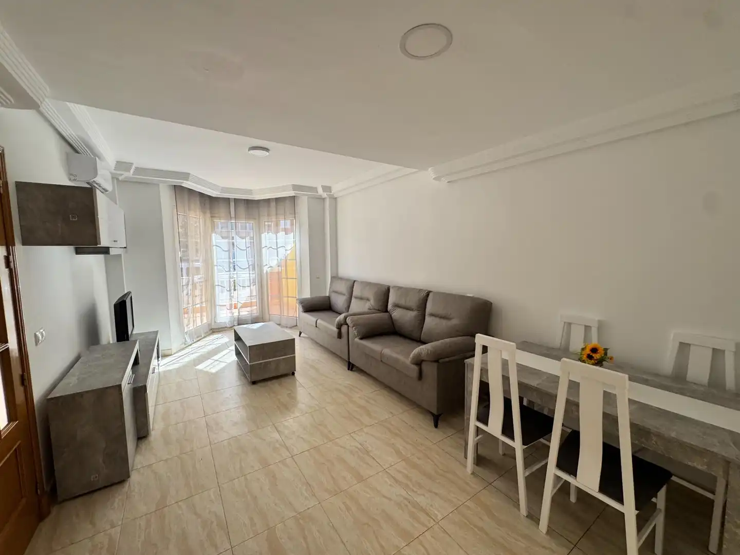 Sala d'estar de Casa adosada de lloguer en Roquetas de Mar