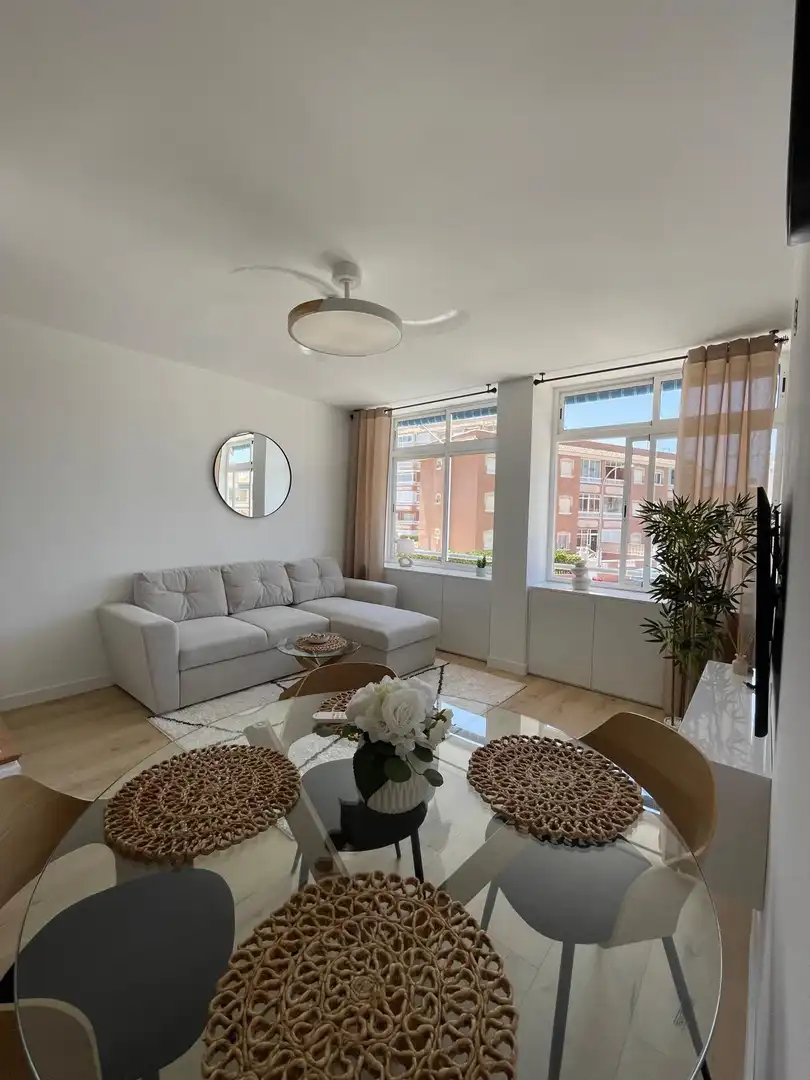 Sala d'estar de Dúplex en venda en Torrevieja amb Terrassa, Moblat i Balcó