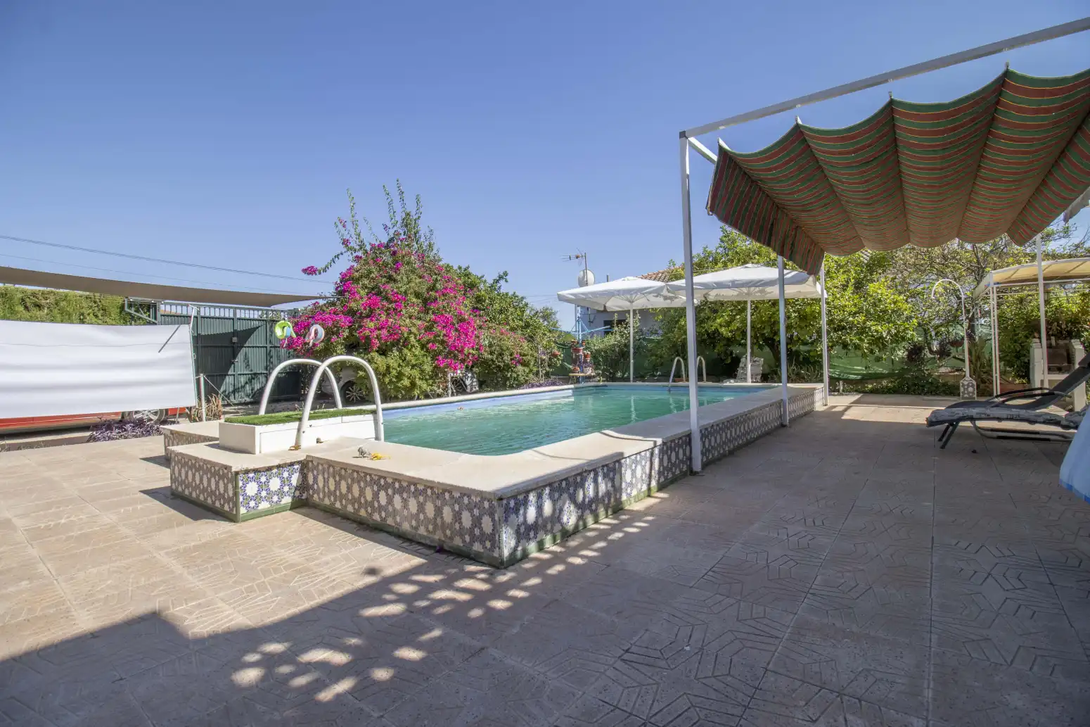 Schwimmbecken von Haus oder Chalet zum Verkauf in Espartinas mit Klimaanlage, Terrasse und Schwimmbad