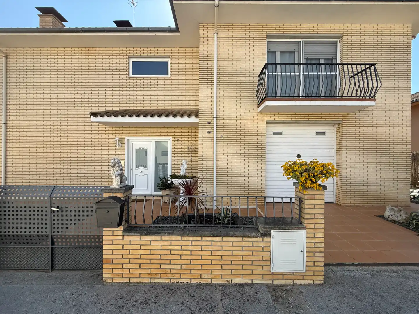Vista exterior de Casa o chalet en venta en Besalú con Aire acondicionado, Calefacción y Jardín privado
