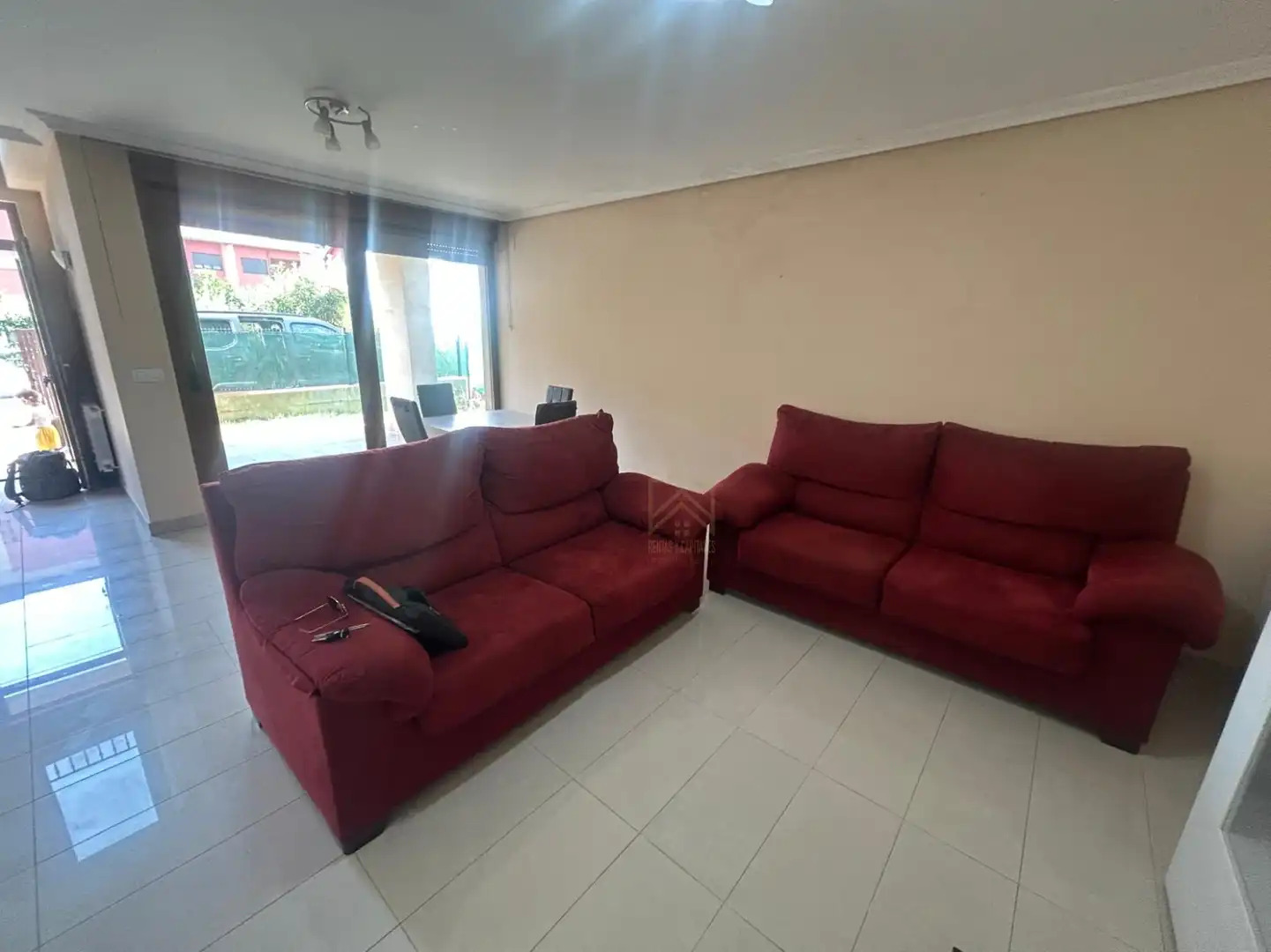 Sala d'estar de Casa adosada de lloguer en Entrambasaguas amb Calefacció i Jardí privat