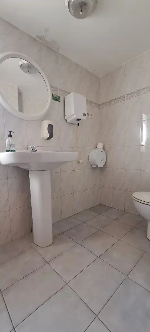 Bany de Local de lloguer en Villacastín amb Moblat