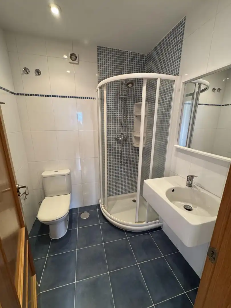 Baño de Piso de alquiler en Culleredo con Calefacción y Trastero