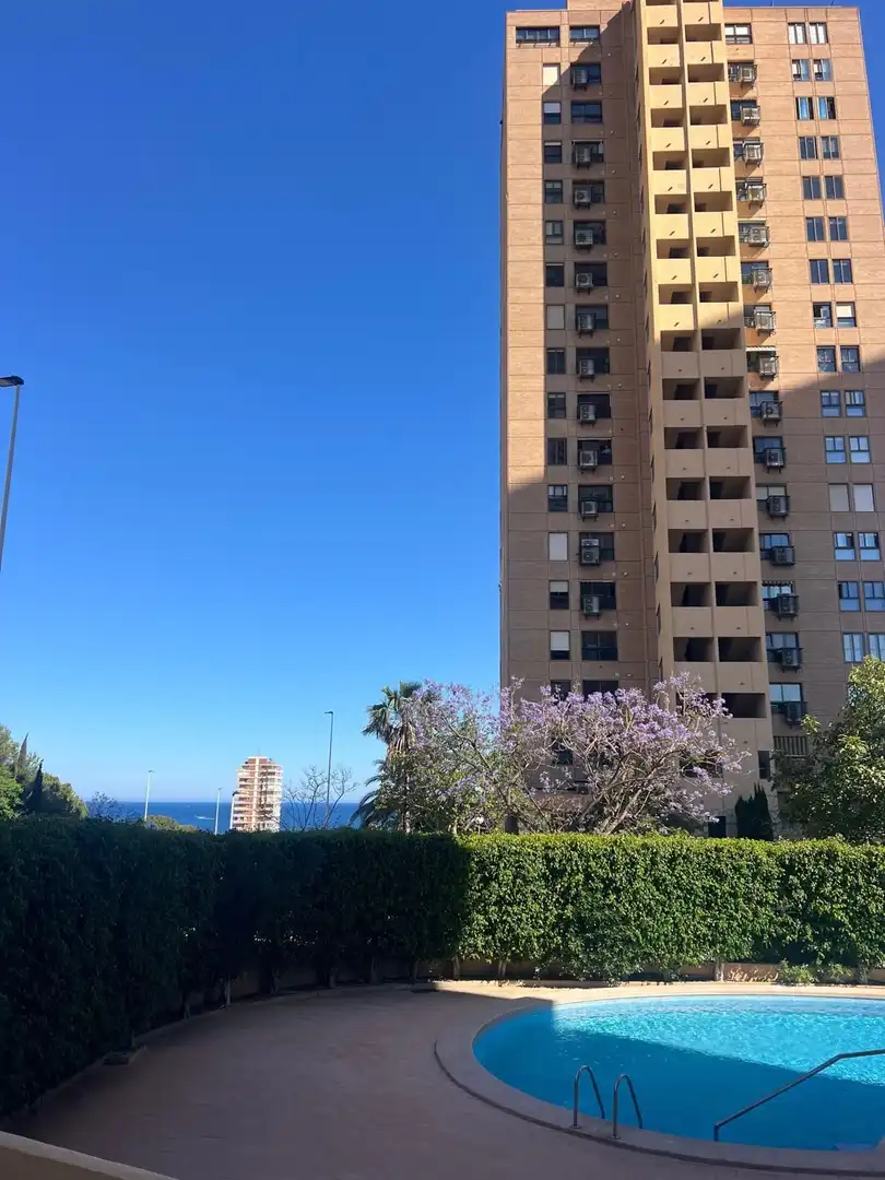 Vista exterior de Piso en venta en Benidorm con Aire acondicionado, Terraza y Amueblado
