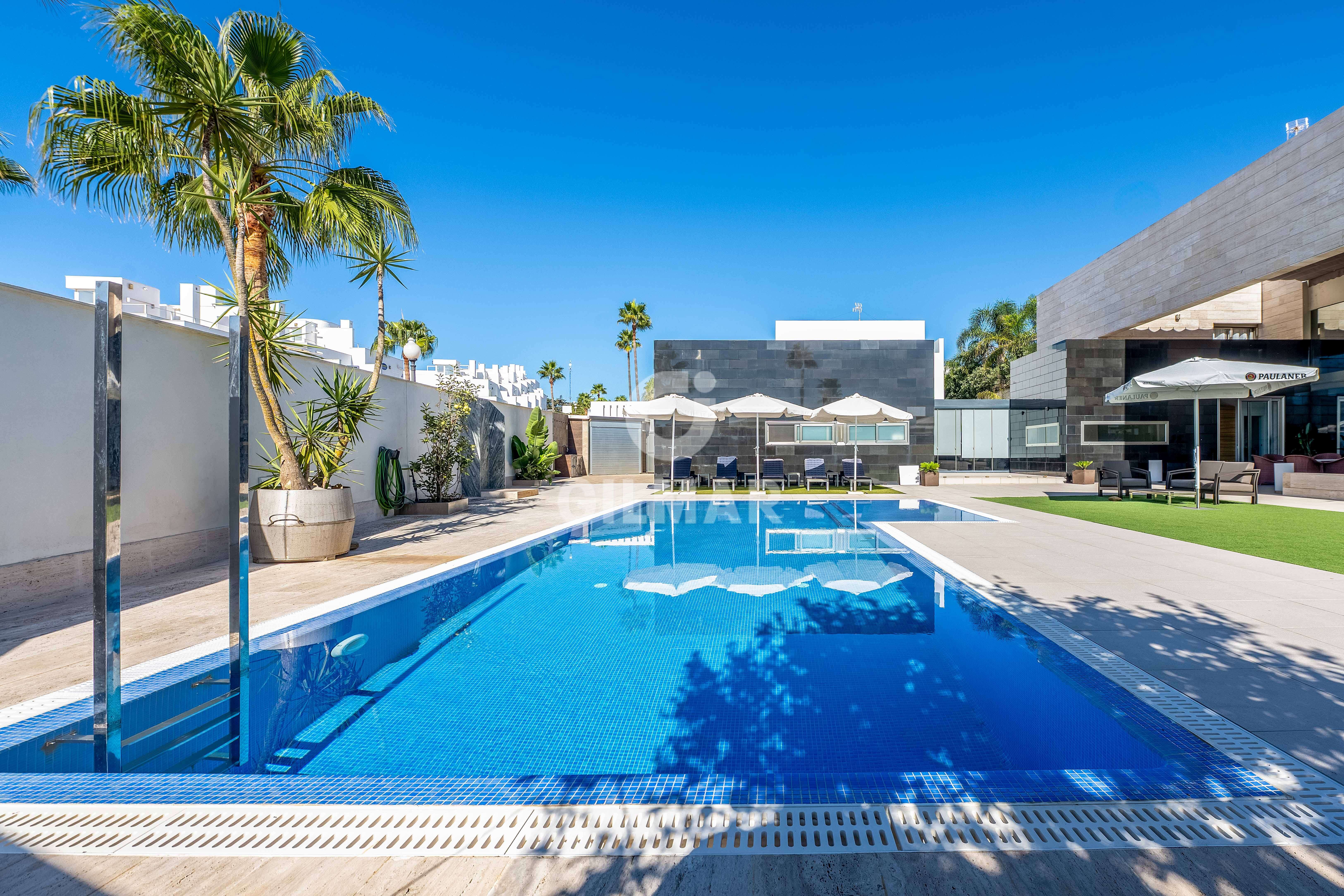Swimming pool of House or chalet for sale in Conil de la Frontera  with Heating, Private garden and Swimming Pool