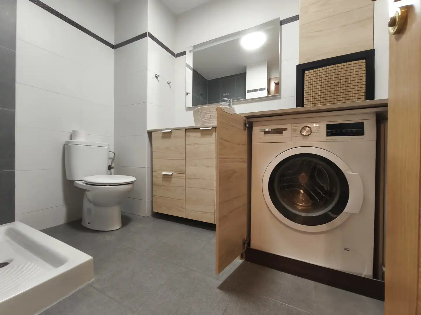 Bathroom of Flat for sale in Entrena  with Air Conditioner, Heating and Parquet flooring