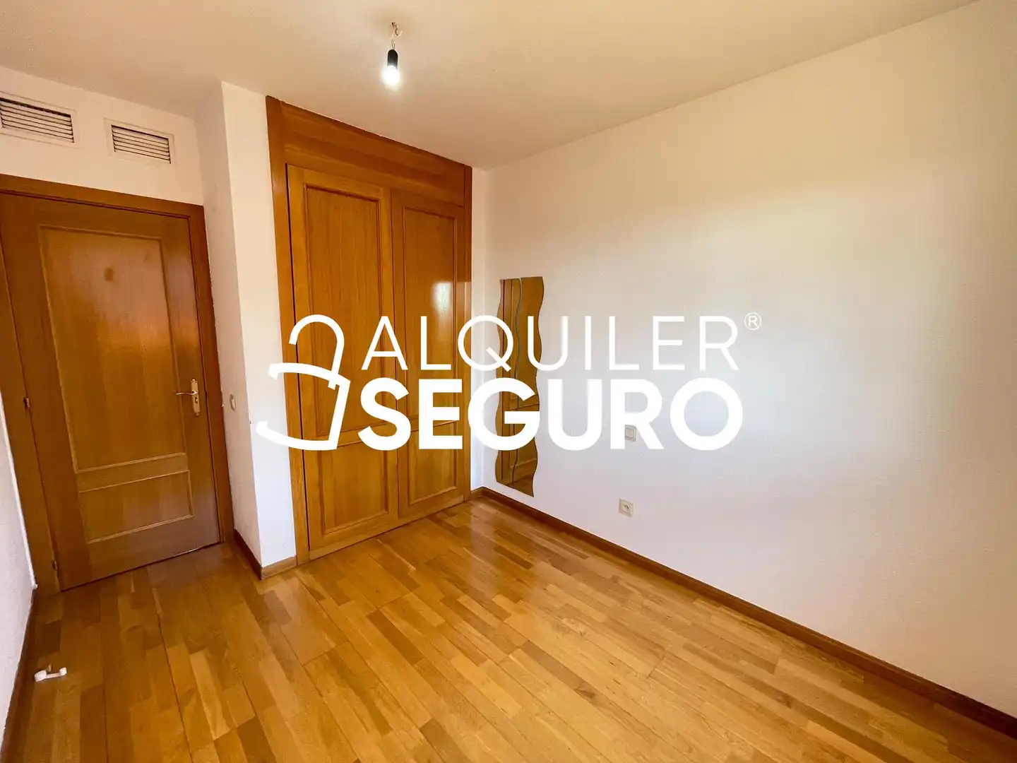 Dormitori de Àtic de lloguer en Madrid amb Calefacció, Terrassa i Piscina