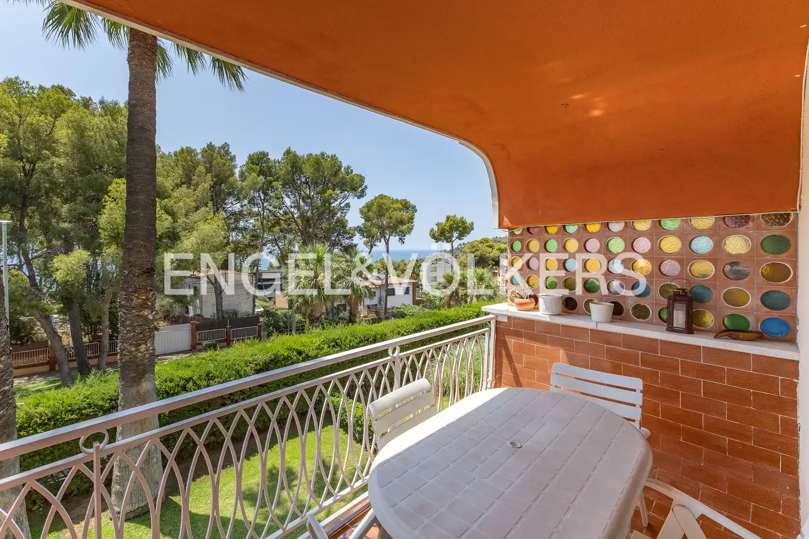 Vista exterior de Pis en venda en Castelldefels amb Calefacció, Jardí privat i Terrassa