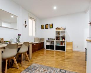 Sala d'estar de Apartament en venda en  Madrid Capital