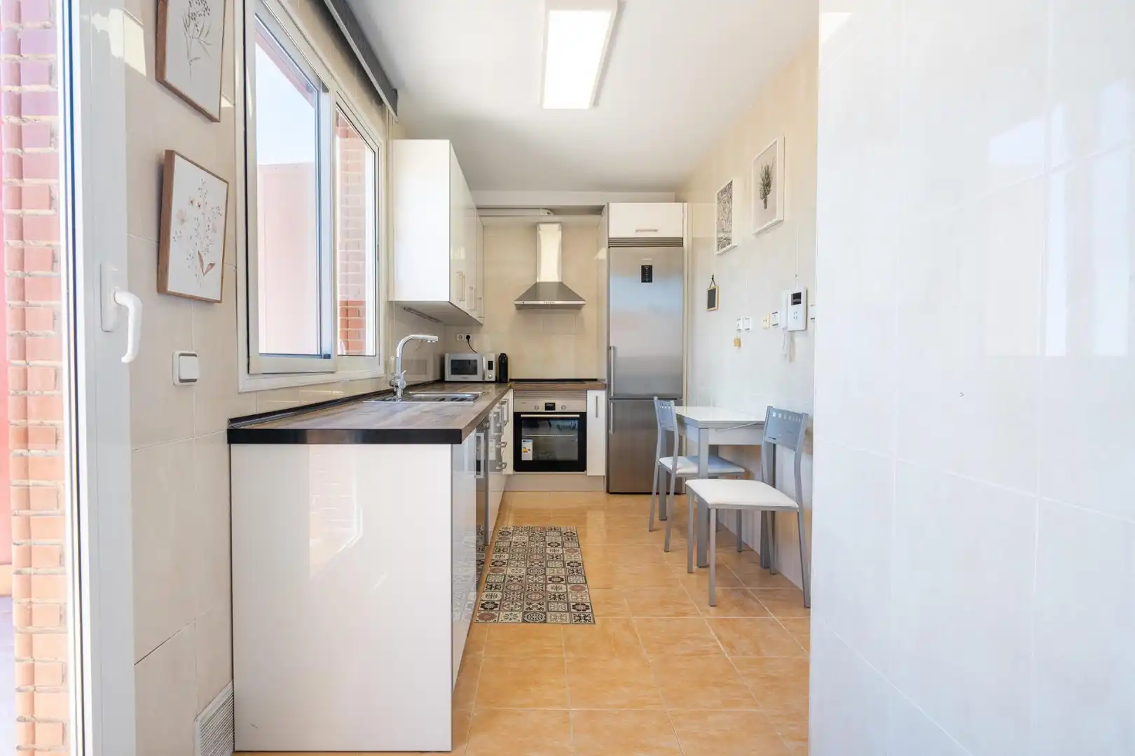Cocina de Ático de alquiler en Almería con Aire acondicionado, Calefacción y Jardín privado