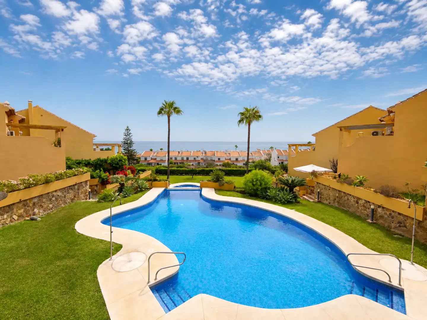 Piano terra con terrazza in vendita a La Duquesa