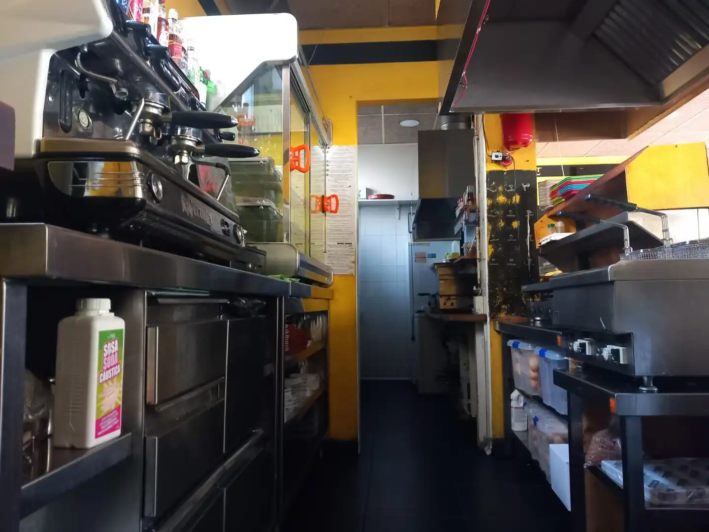 Cuina de Local en traspas en Lloret de Mar amb Aire condicionat, Calefacció i Terrassa