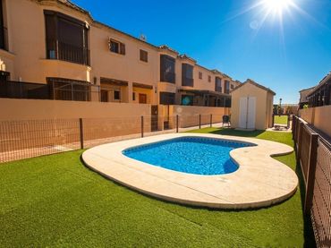 Casa a schiera con piscina in vendita a El Retiro - Parque Atlántico - Ronda este