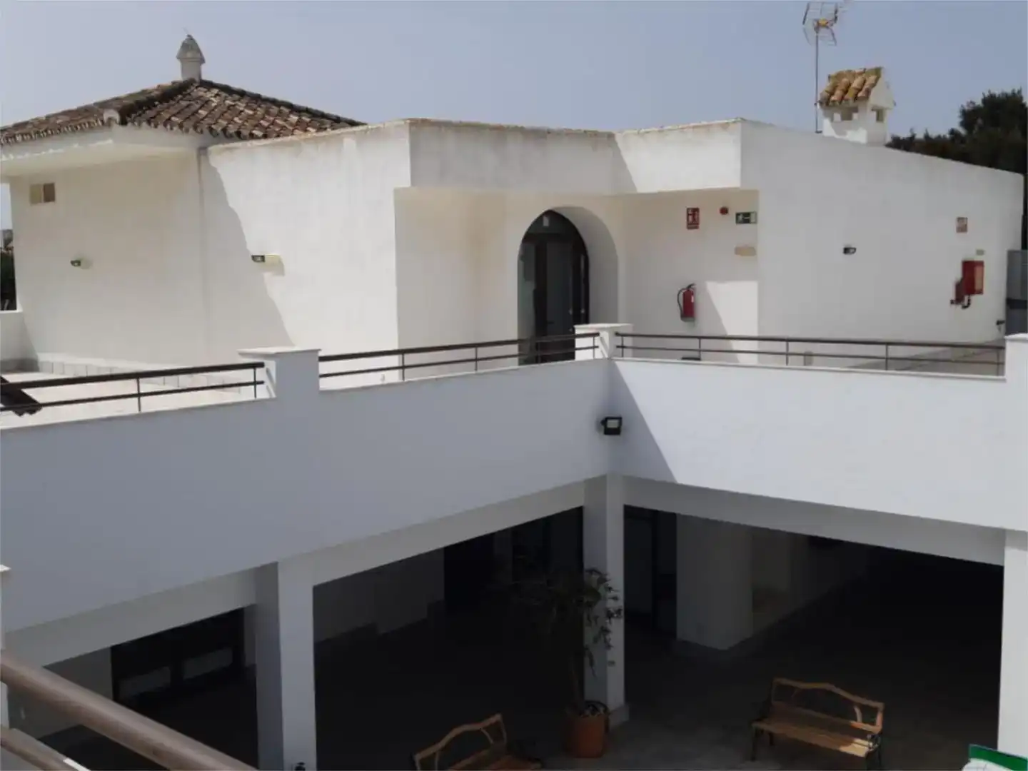 Außenansicht von Fabrikhallen zur Miete in Casares