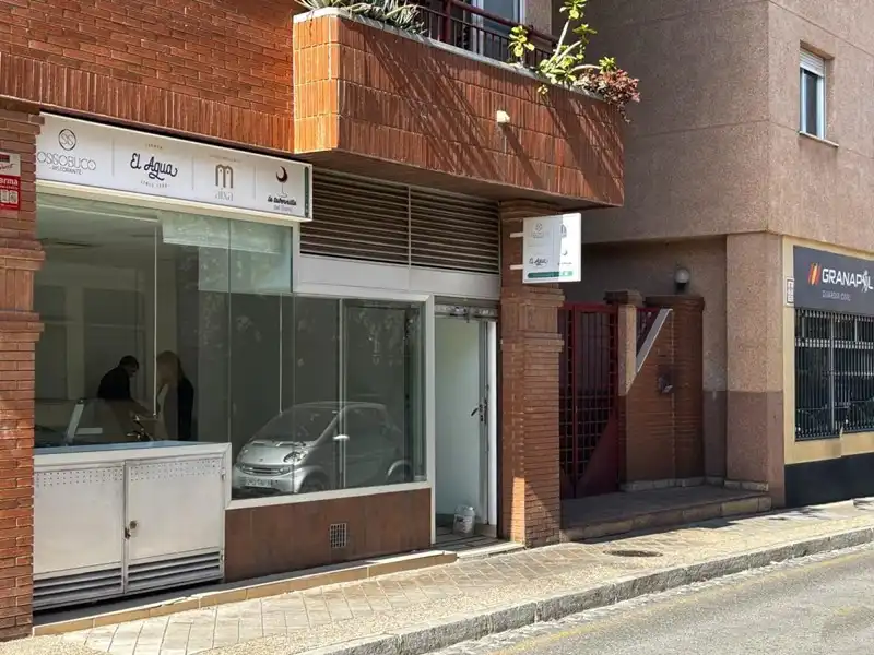 Local comercial en venda a Calle Torre Quebrada 8