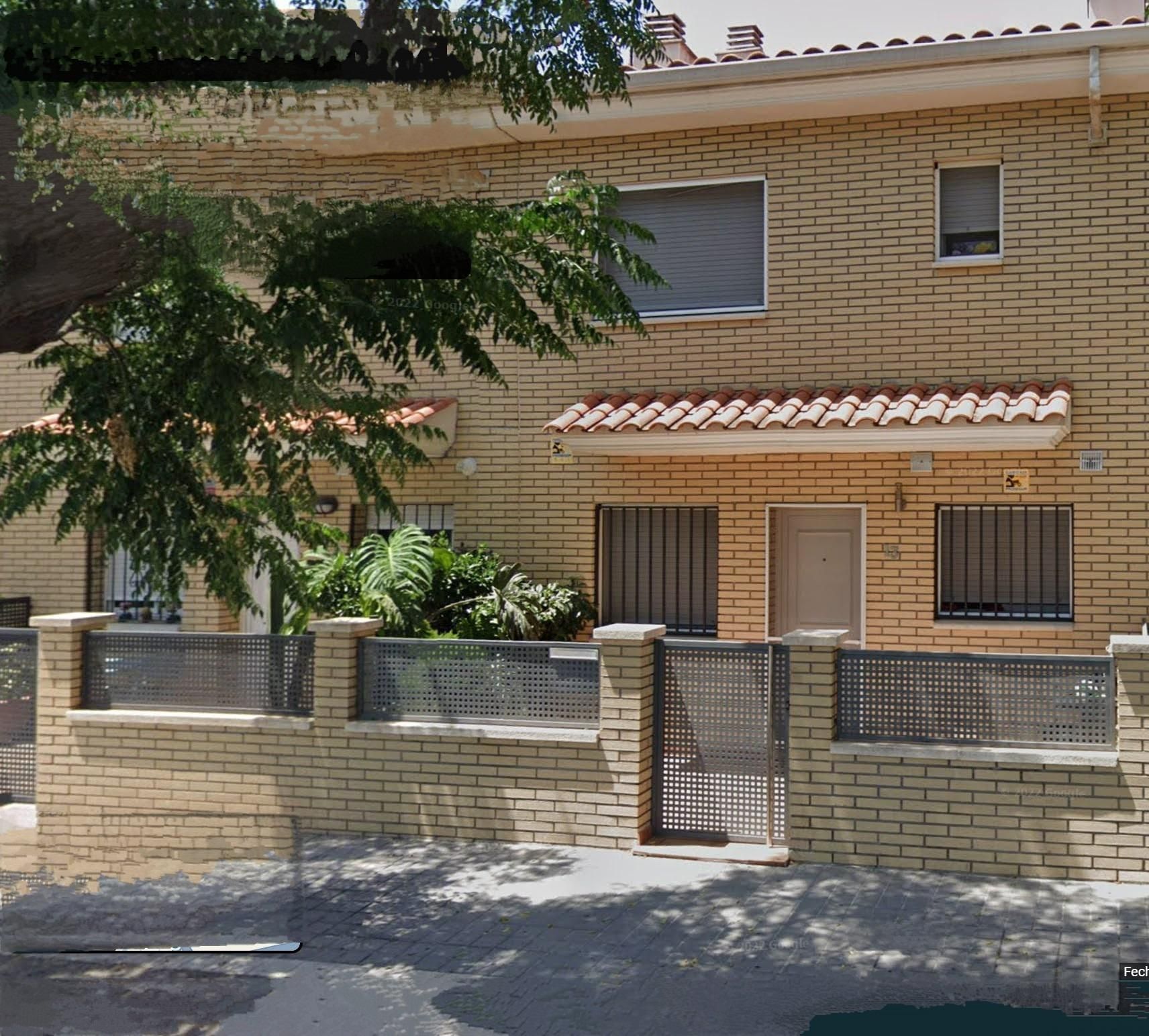 Vista exterior de Casa adosada en venda en Reus amb Jardí privat, Terrassa i Balcó