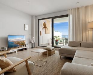 Sala d'estar de Apartament en venda en Benalmádena amb Aire condicionat, Terrassa i Piscina
