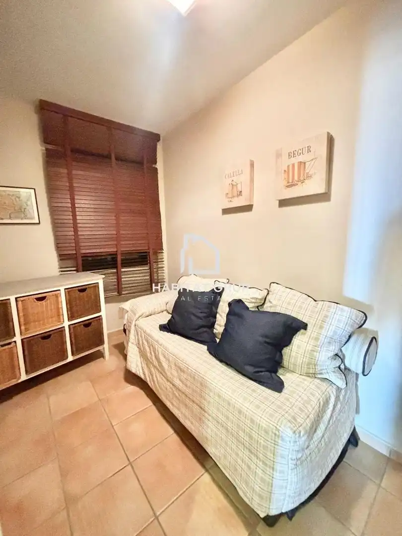 Schlafzimmer von Wohnung zum Verkauf in Begur mit Heizung, Terrasse und Abstellraum