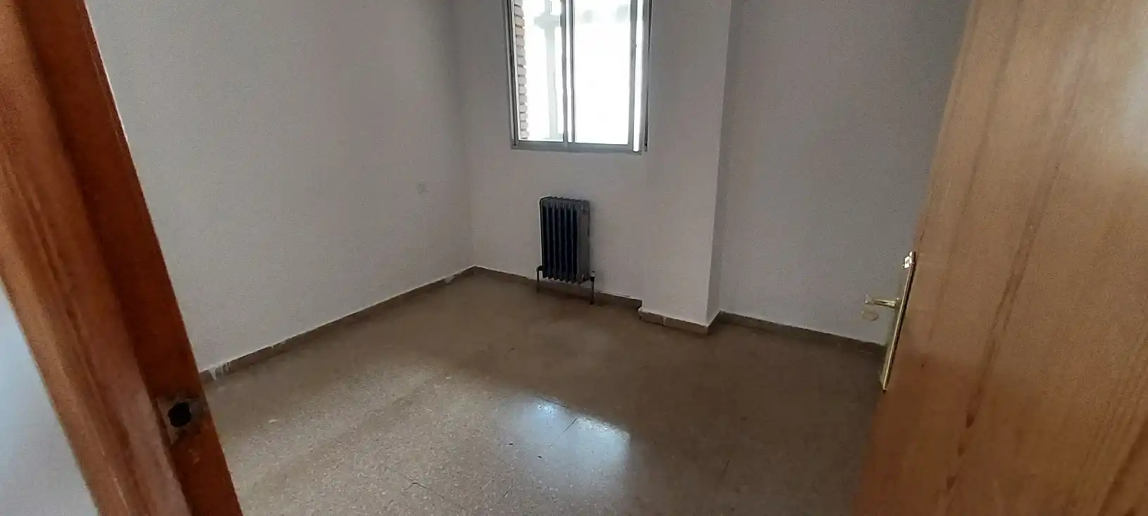 Dormitori de Pis en venda en Zamora Capital  amb Calefacció, Terrassa i Balcó