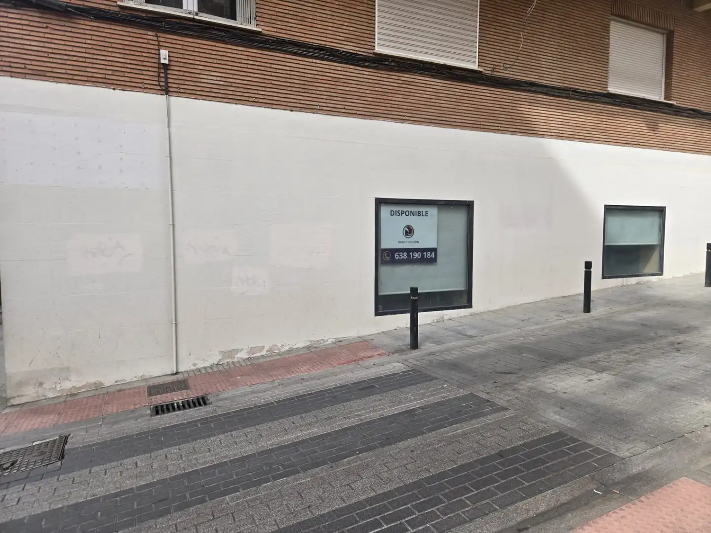 Außenansicht von Geschaftsraum zur Miete in Guadalajara mit Parkett und Internet