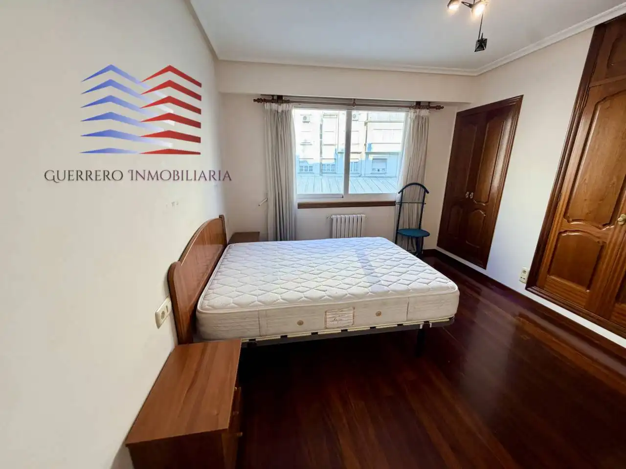Schlafzimmer von Wohnungen zur Miete in Ourense Capital  mit Heizung, Parkett und Abstellraum