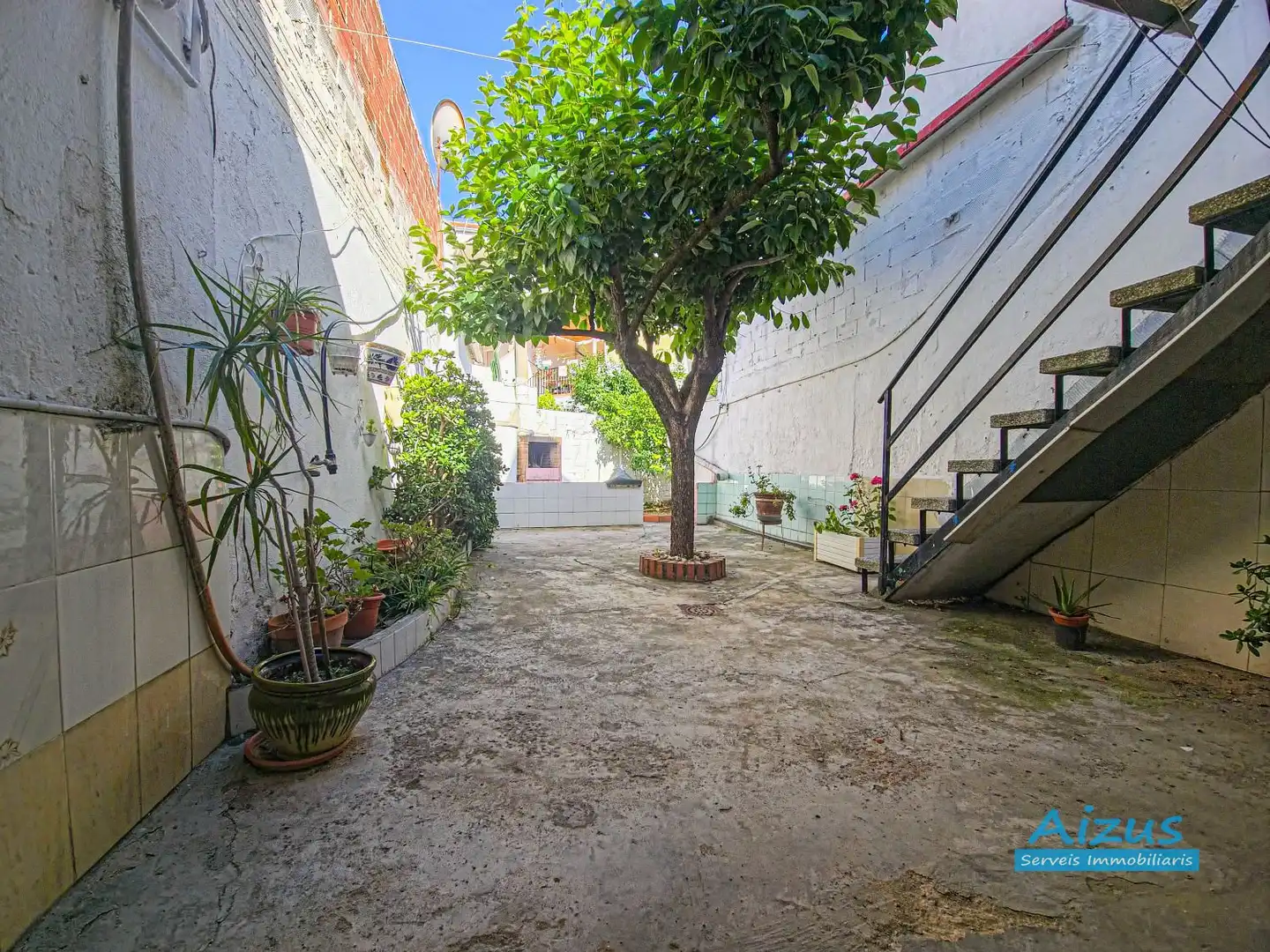 Vista exterior de Casa o xalet en venda en Ripollet amb Aire condicionat i Calefacció