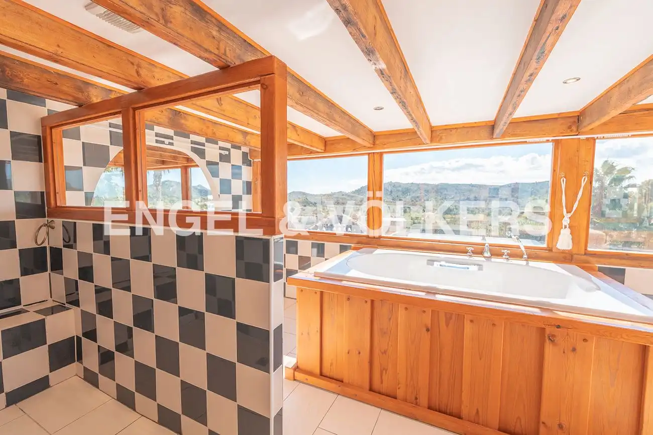 Bathroom of Houses for sale in Aigües  with Air Conditioner, Private garden and Terrace