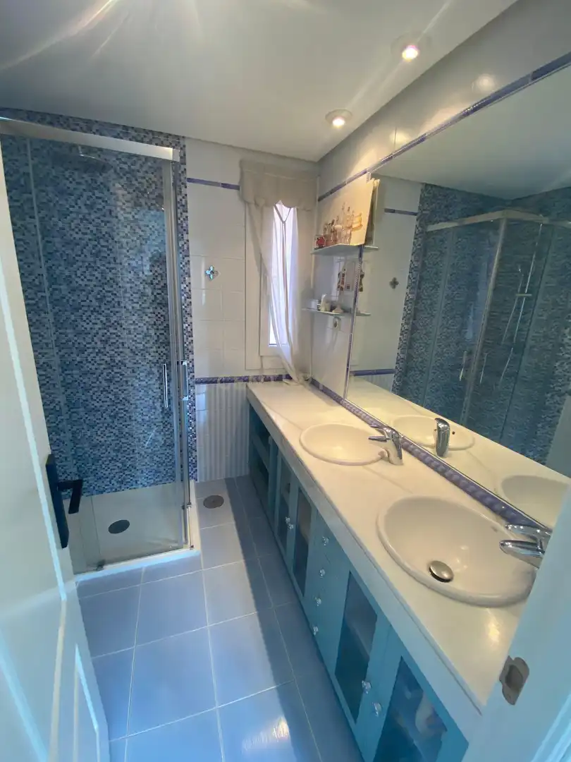Baño de Casa o chalet de alquiler en Las Rozas de Madrid con Aire acondicionado, Lavadora y Microondas