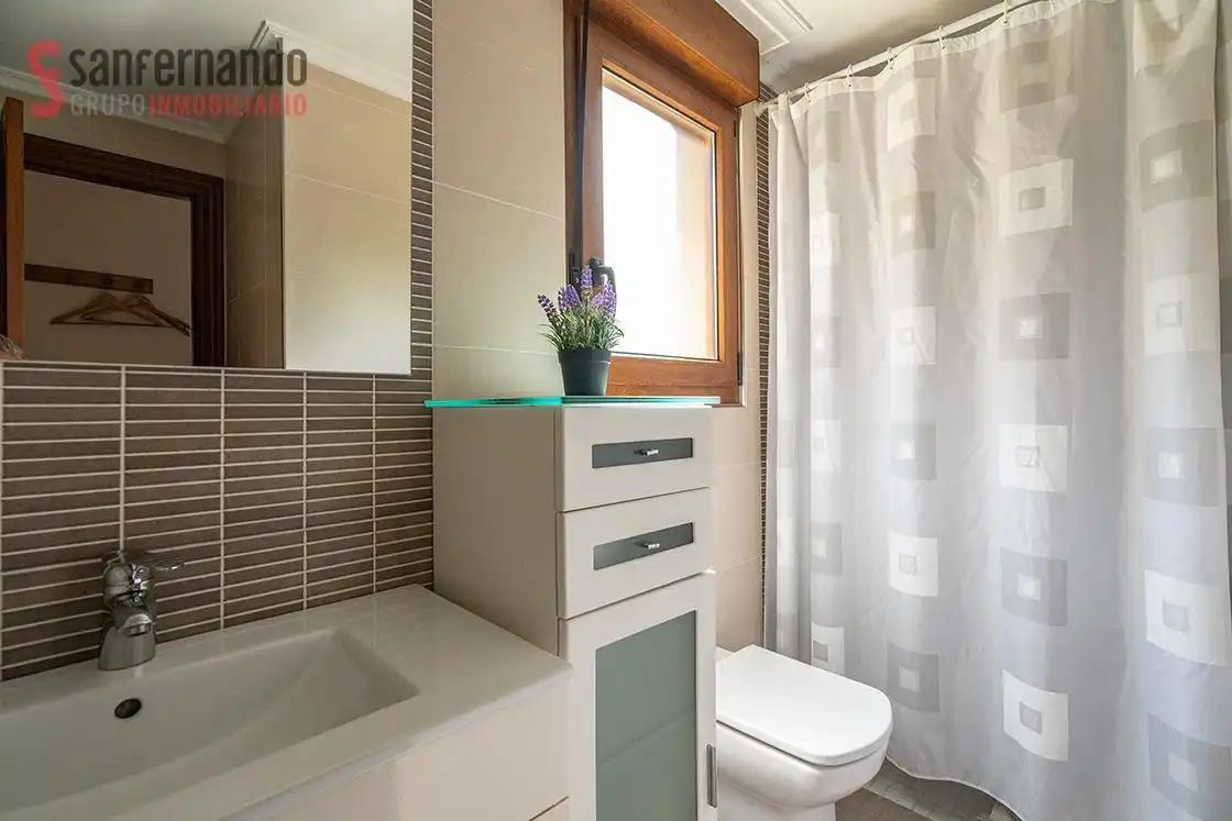 Baño de Casa o chalet en venta en Santa Cruz de Bezana con Calefacción, Jardín privado y Balcón