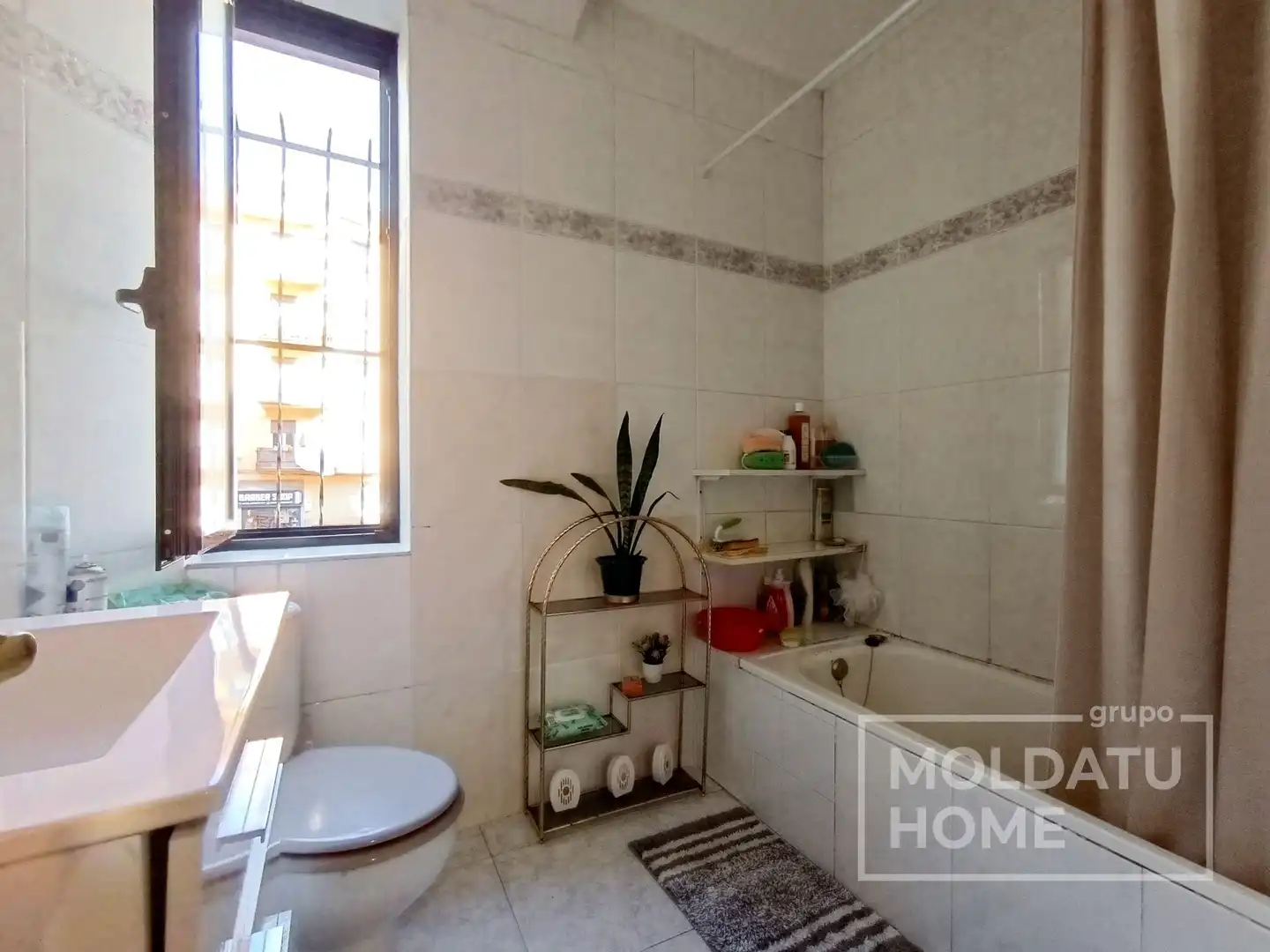 Bathroom of Flat for sale in Irun   with Furnished