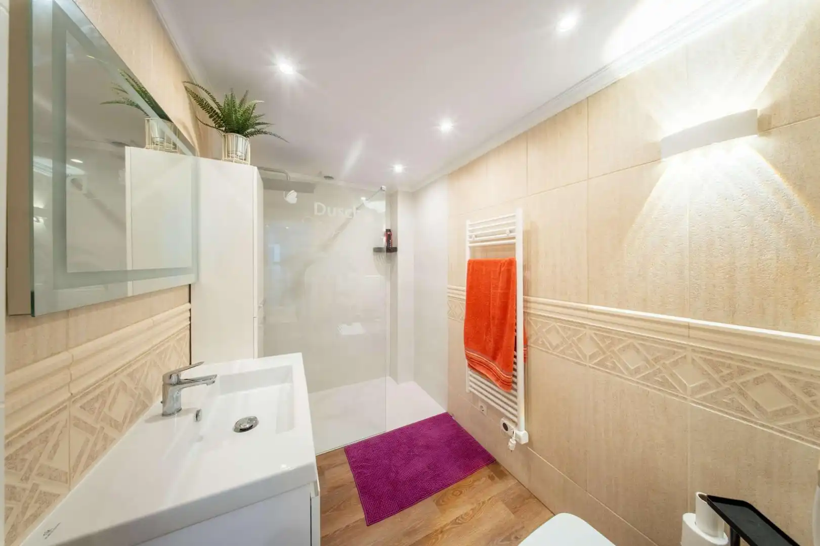 Badezimmer von Erdgeschoss zum Verkauf in Calvià mit Klimaanlage, Heizung und Privatgarten