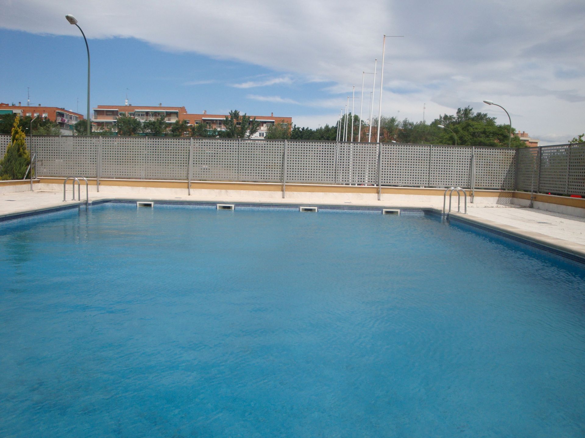 Piscina de Pis de lloguer en  Madrid Capital amb Aire condicionat, Calefacció i Parquet
