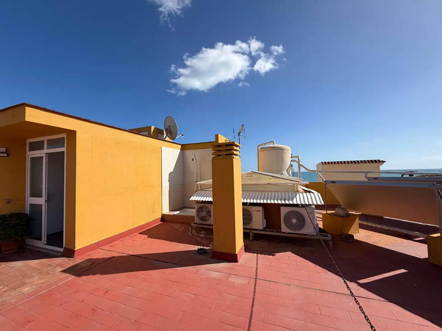 Inmuebles singulares con ascensor en venta en La Carihuela - Los Nidos, imagen 22