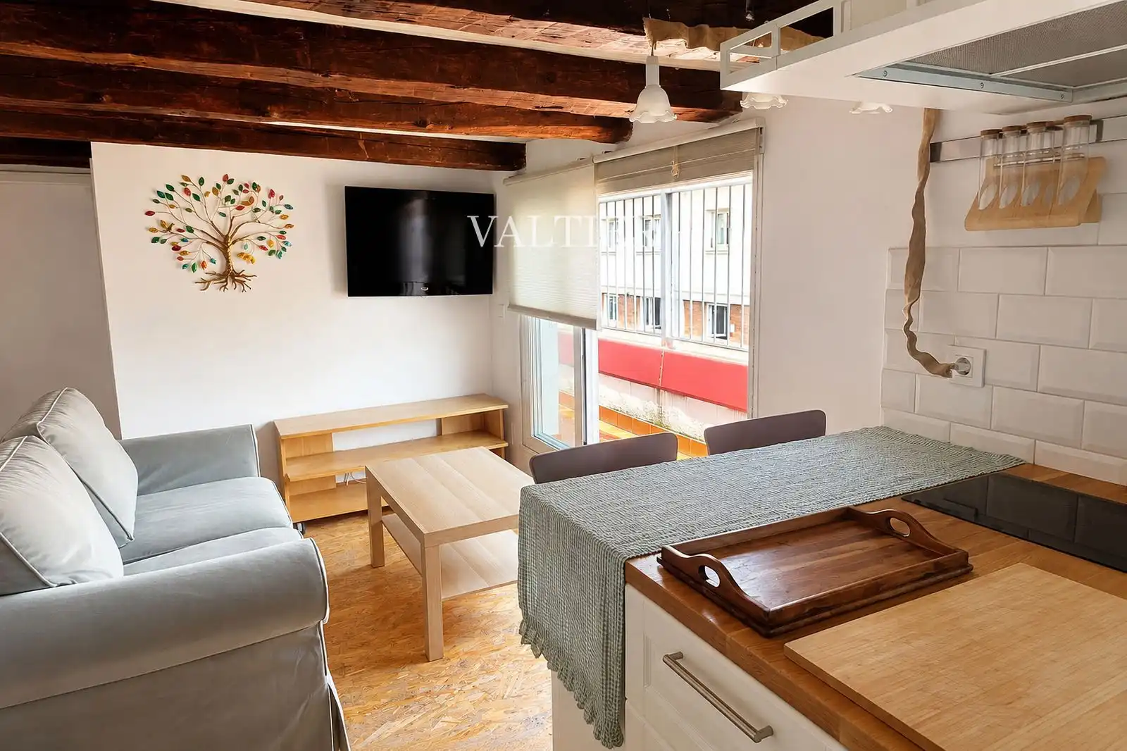 Sala d'estar de Àtic de lloguer en Madrid amb Terrassa i Moblat
