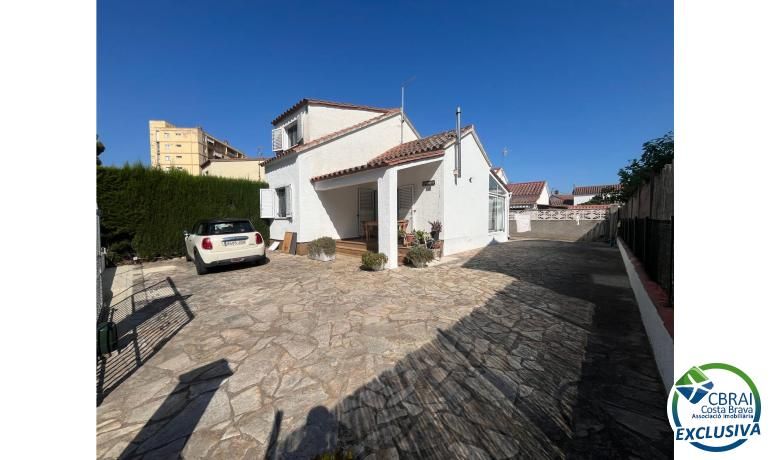 Exterior view of House or chalet for sale in Roses  with Furnished