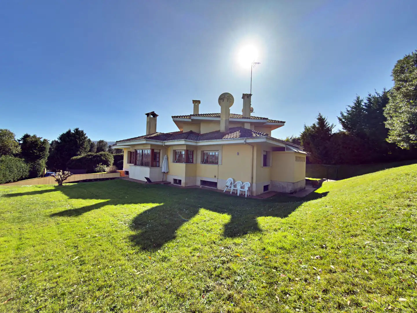 Jardí de Casa o xalet en venda en Gijón  amb Calefacció, Parquet i Terrassa
