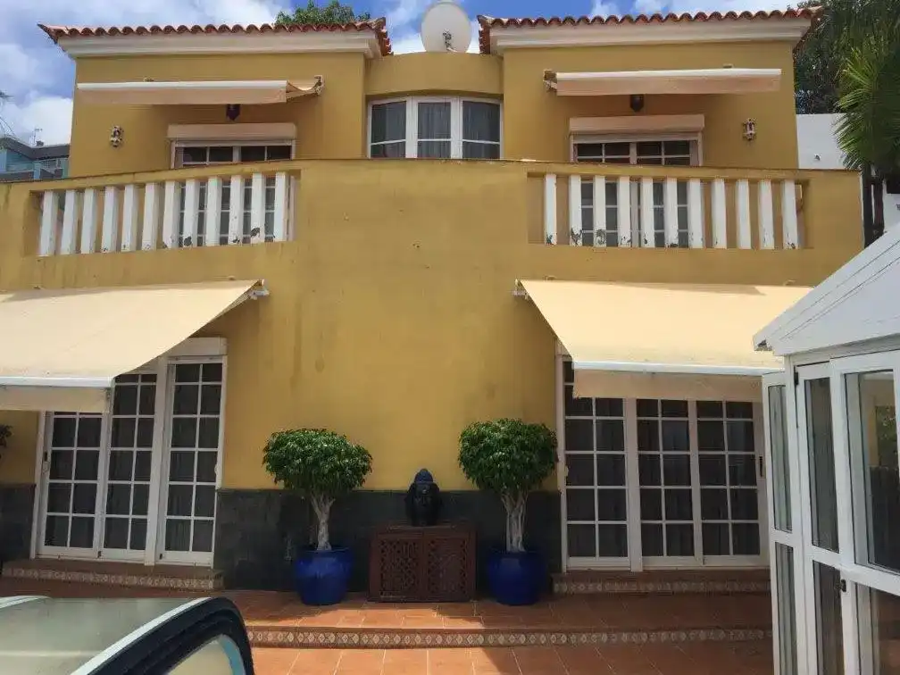 Vista exterior de Casa o xalet en venda en El Sauzal amb Piscina i Balcó