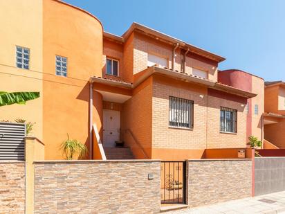 Vista exterior de Casa adosada en venda en Villalonga amb Aire condicionat, Terrassa i Balcó