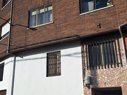 Vista exterior de Pis en venda en Íscar amb Calefacció, Parquet i Traster