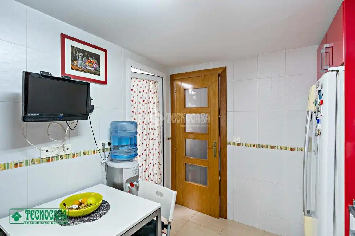Küche von Wohnung zum Verkauf in Roquetas de Mar mit Klimaanlage