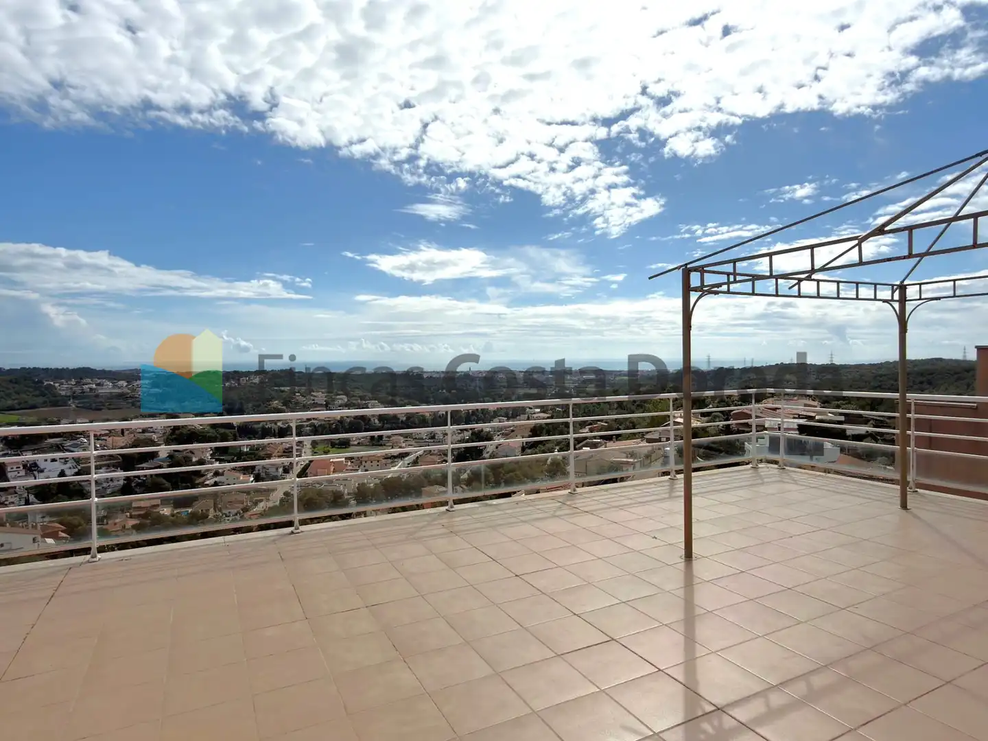 Terrassa de Casa o xalet en venda en Cubelles amb Aire condicionat, Calefacció i Jardí privat