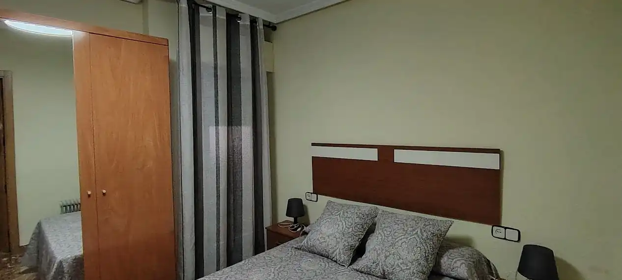 Bedroom of Flat for rent in Linares  with Air Conditioner, Heating and Furnished