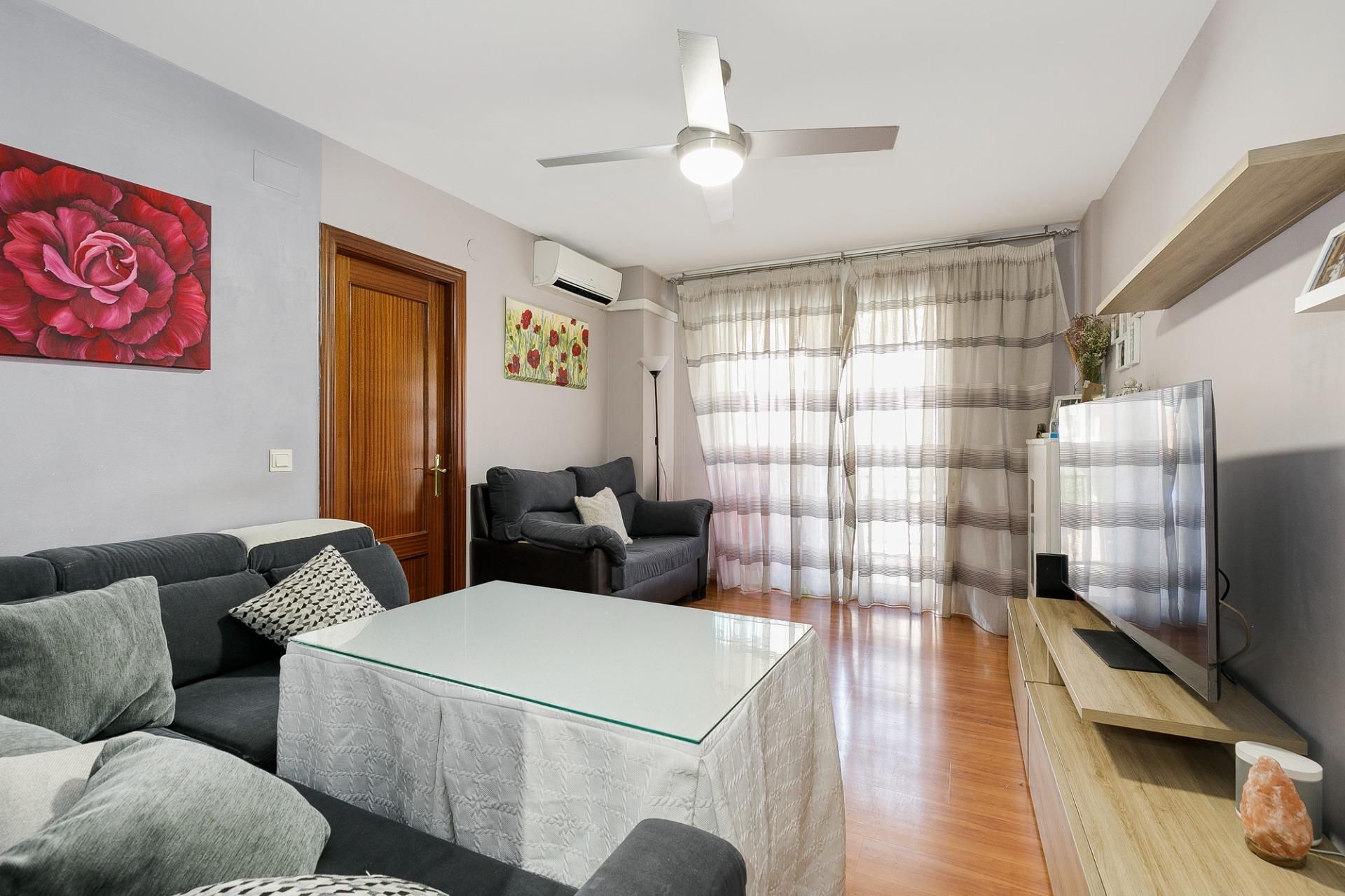 Living room of Flat for sale in  Granada Capital  with Air Conditioner, Heating and Private garden