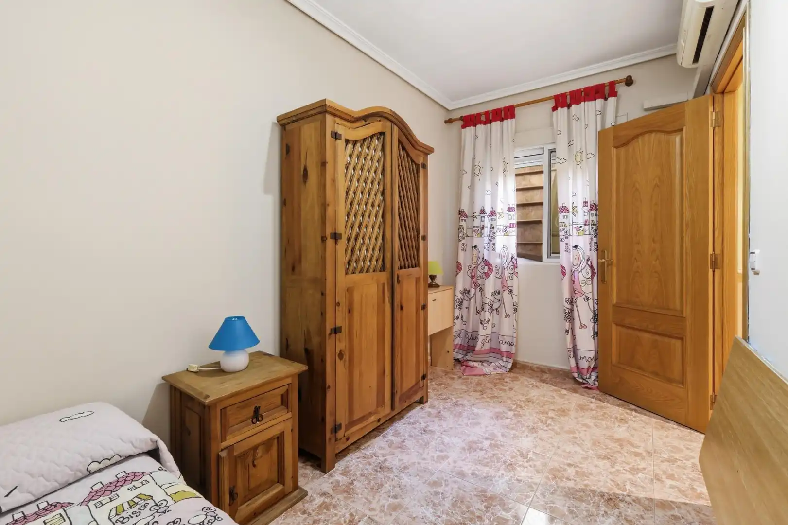 Dormitori de Casa adosada en venda en Torrent