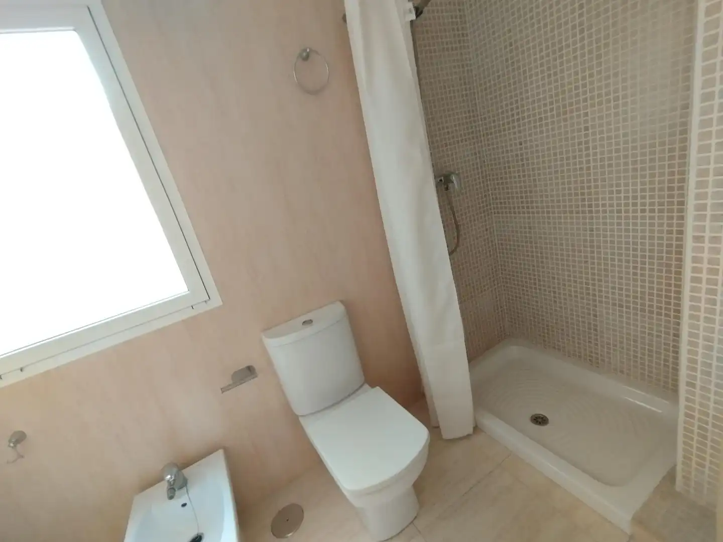 Badezimmer von Dachboden zur Miete in Elche / Elx mit Klimaanlage und Heizung