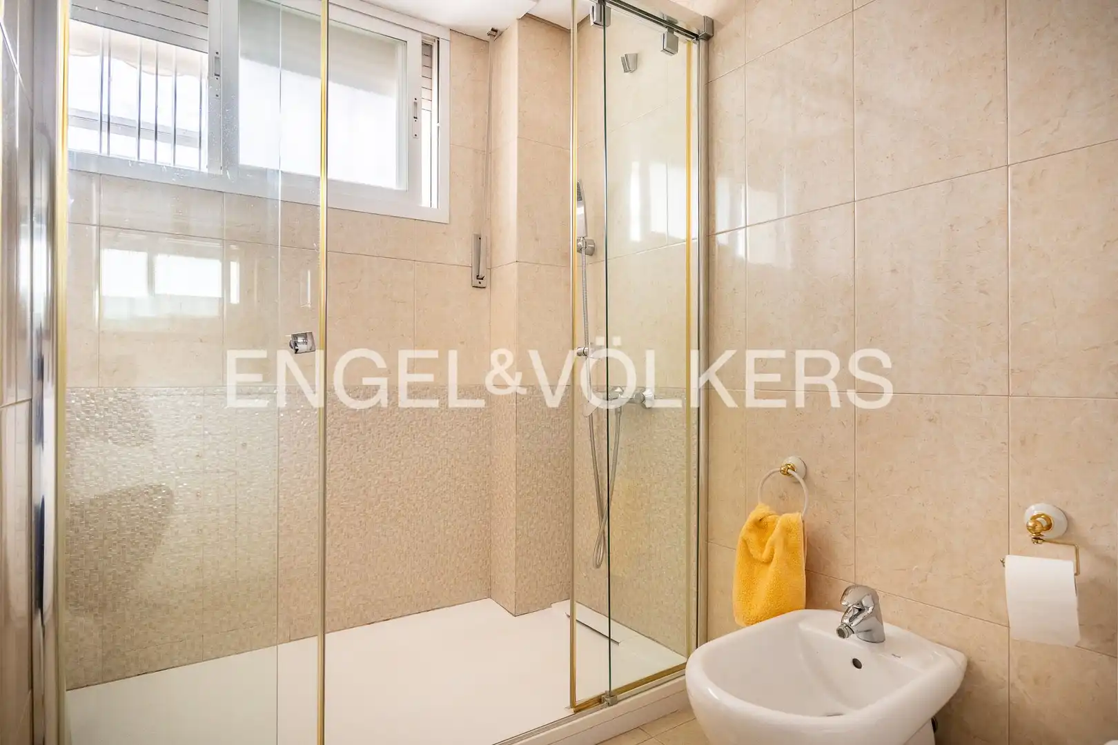 Bathroom of Houses for sale in Sevilla  with Air Conditioner, Heating and Private garden
