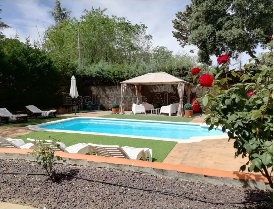 Piscina de Casa o chalet en venta en Villalbilla con Aire acondicionado, Calefacción y Jardín privado