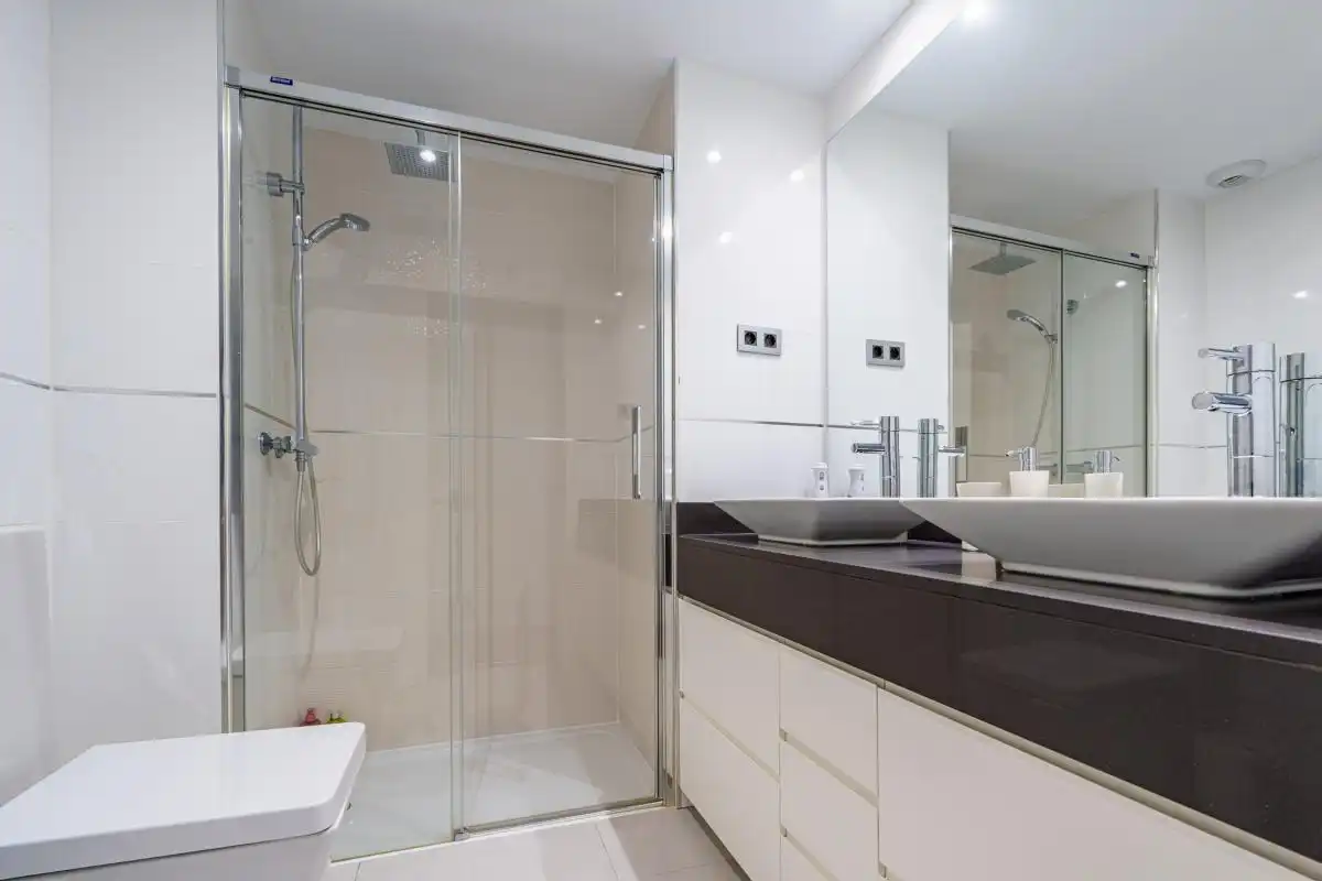 Baño de Piso en venta en Pozuelo de Alarcón con Aire acondicionado, Calefacción y Jardín privado