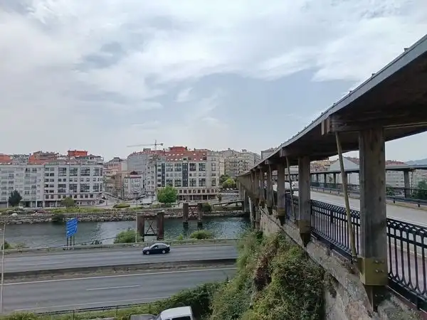 Vista exterior de Pis en venda en Pontevedra Capital  amb Calefacció i Parquet