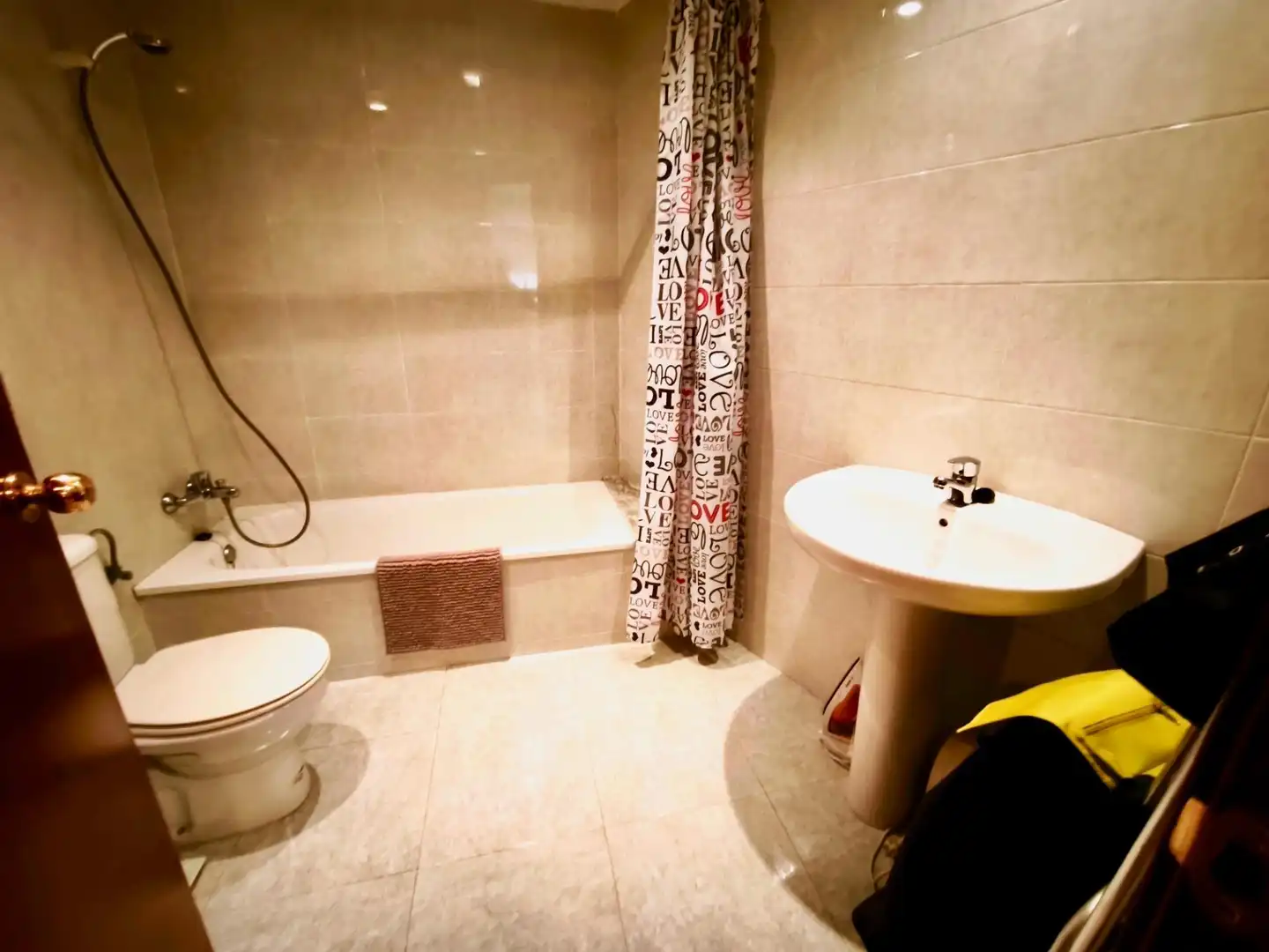 Bathroom of Flat for sale in Sabadell  with Air Conditioner, Heating and Parquet flooring